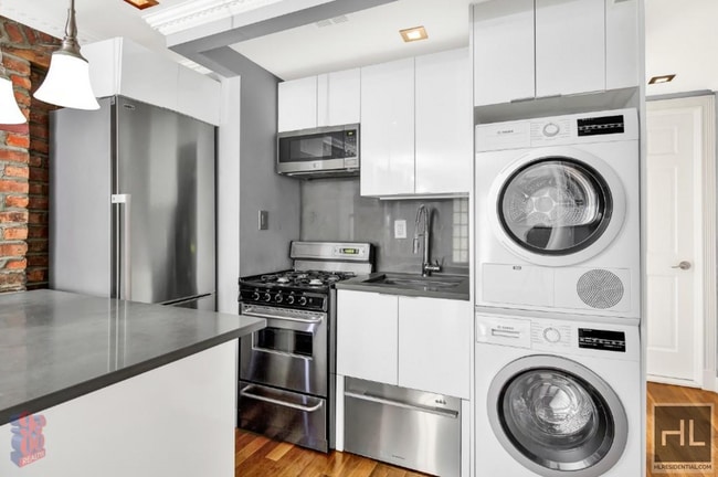 Building Photo - MULBERRY ST.