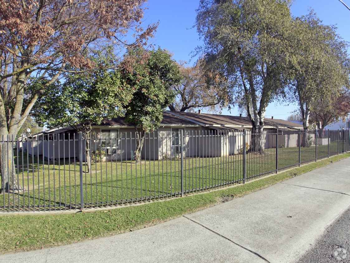 Building Photo - Mendocino Plaza
