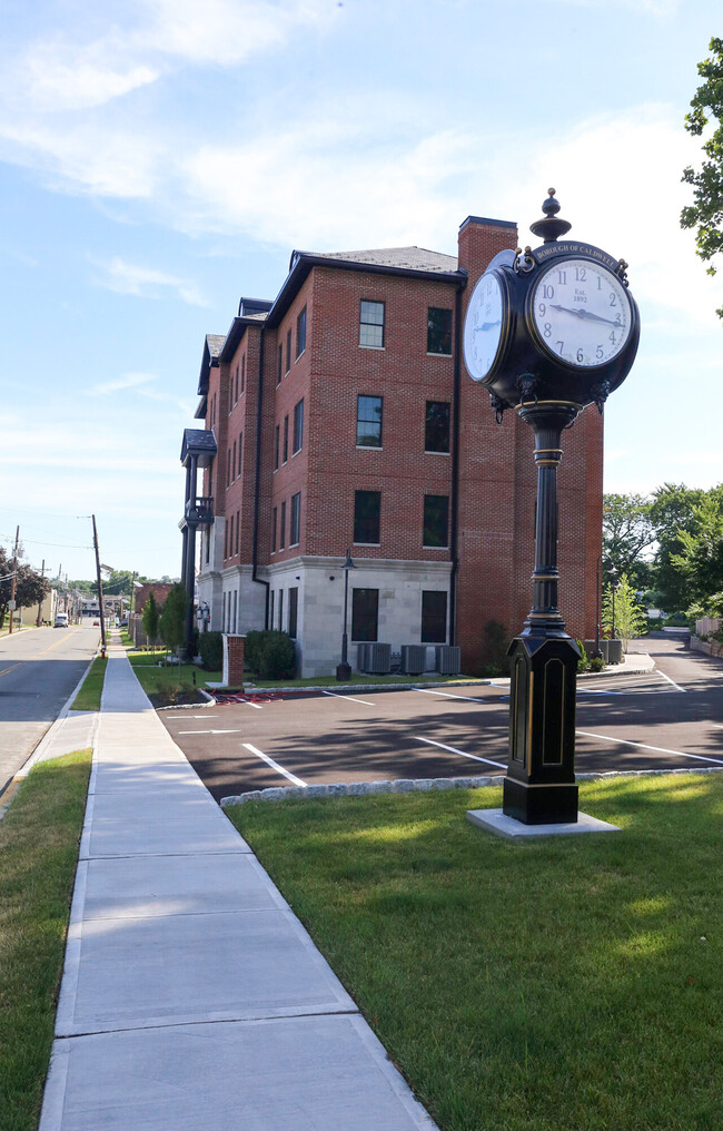 Foto del edificio - 80 Roseland Ave