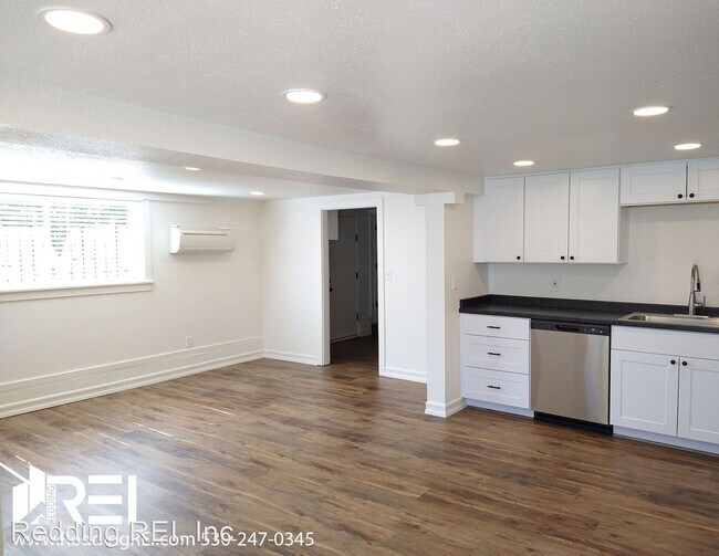 Building Photo - 3 br, 2 bath House - 842 Locust St
