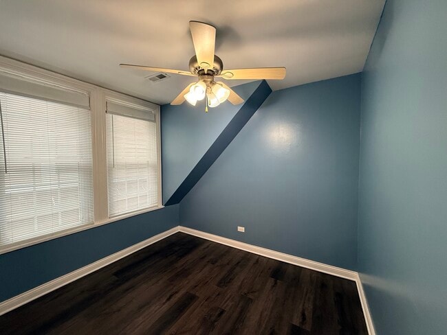 Building Photo - 1622 W Berwyn Ave