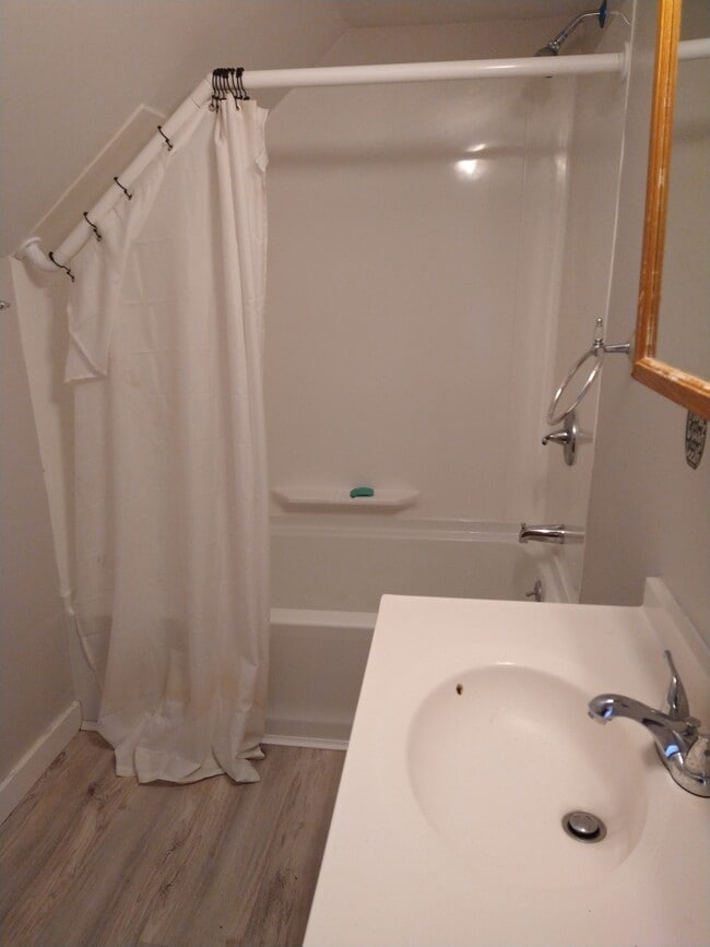 Building Photo - 76 Aspen St