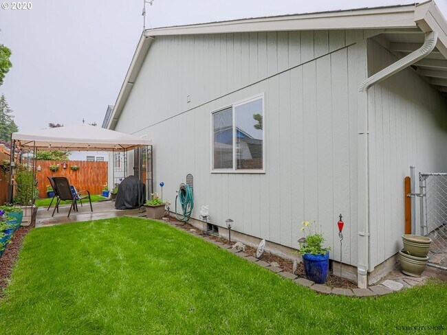 Building Photo - 3903 NE 83rd Way