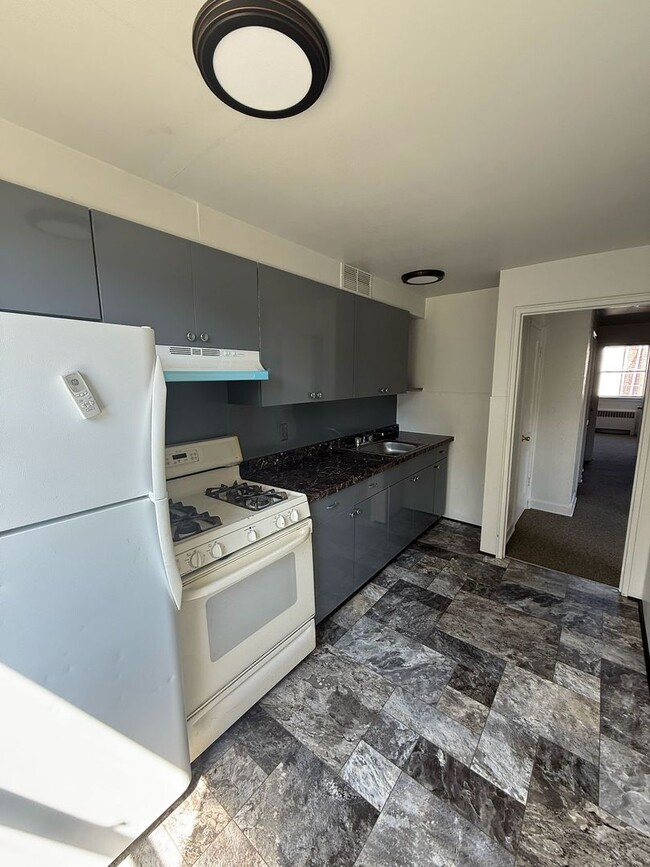 Building Photo - 4061 Comly St