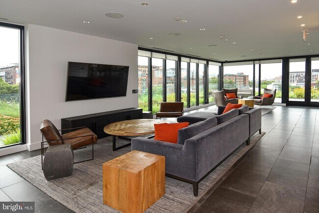 Foto del edificio - 57 N Street NW Unit UNIT 225