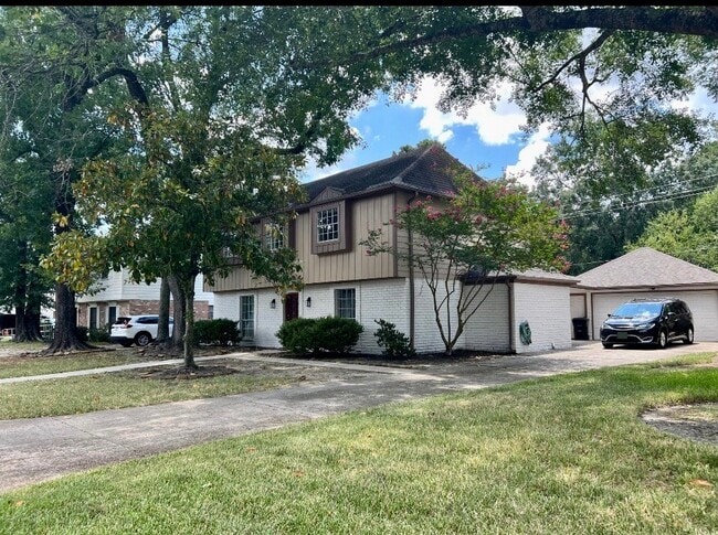 Building Photo - 17923 Tall Cypress Dr