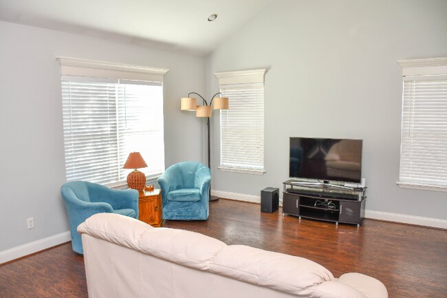 Foto del edificio - 2546 Bascom Dr