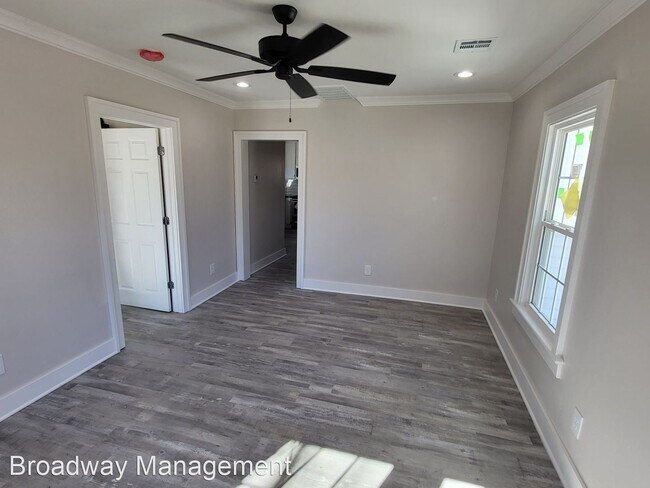 Foto del edificio - 1 br, 1 bath House - 409 S. University Dr