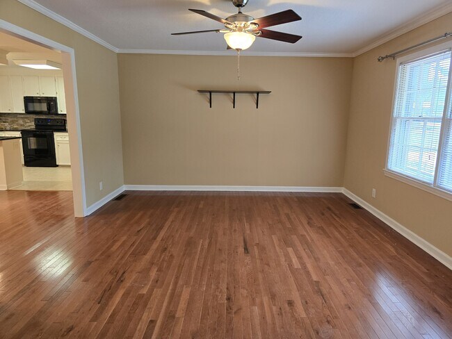 Building Photo - 4680 Forest Manor Dr