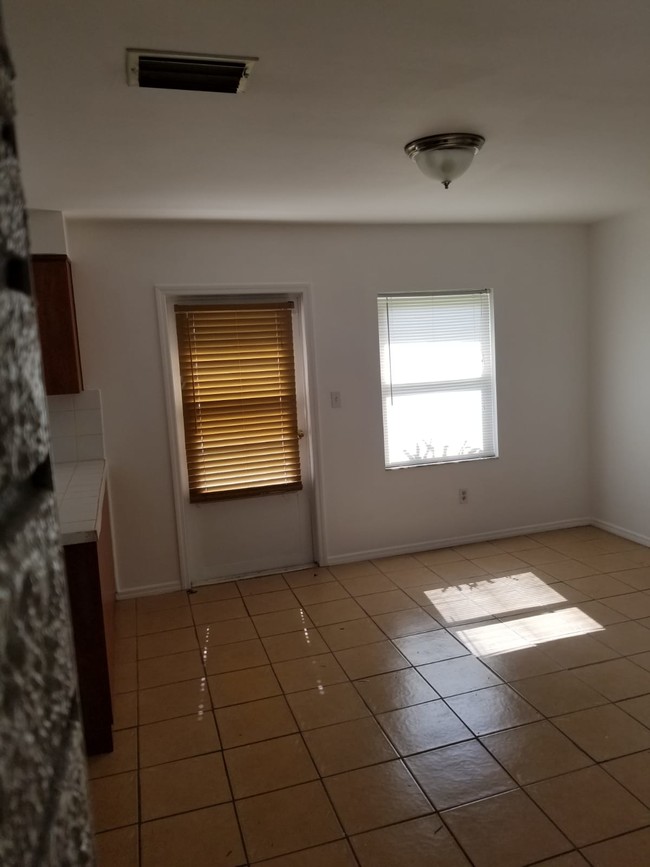 Building Photo - 2533 Highland Acres Dr