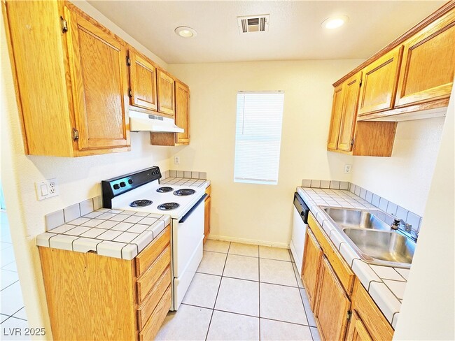 Building Photo - 910 Bourbon St