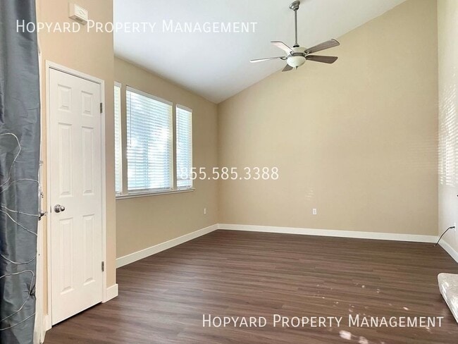 Building Photo - Bright Dual Master Suite Townhouse in Down...