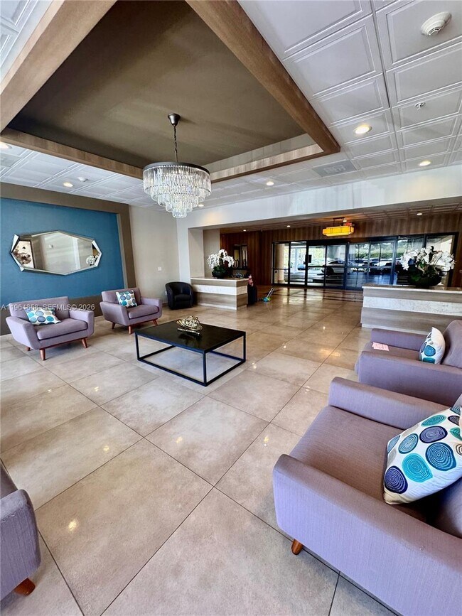 Building Photo - 3731 N Country Club Dr