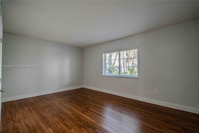 Building Photo - 1011 Bay Dr