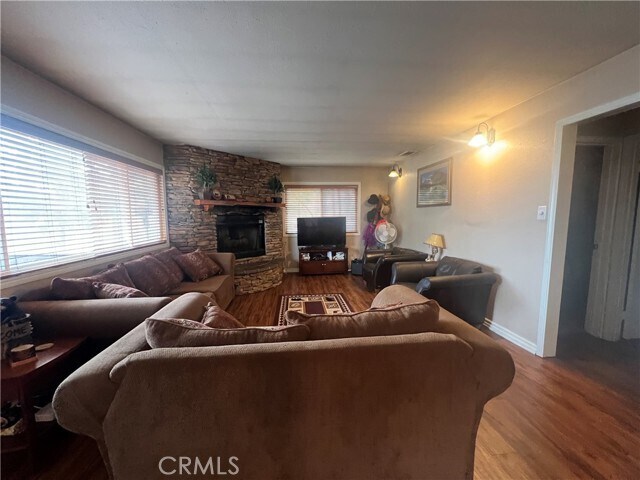 Foto del edificio - 23737 Lakeview Dr