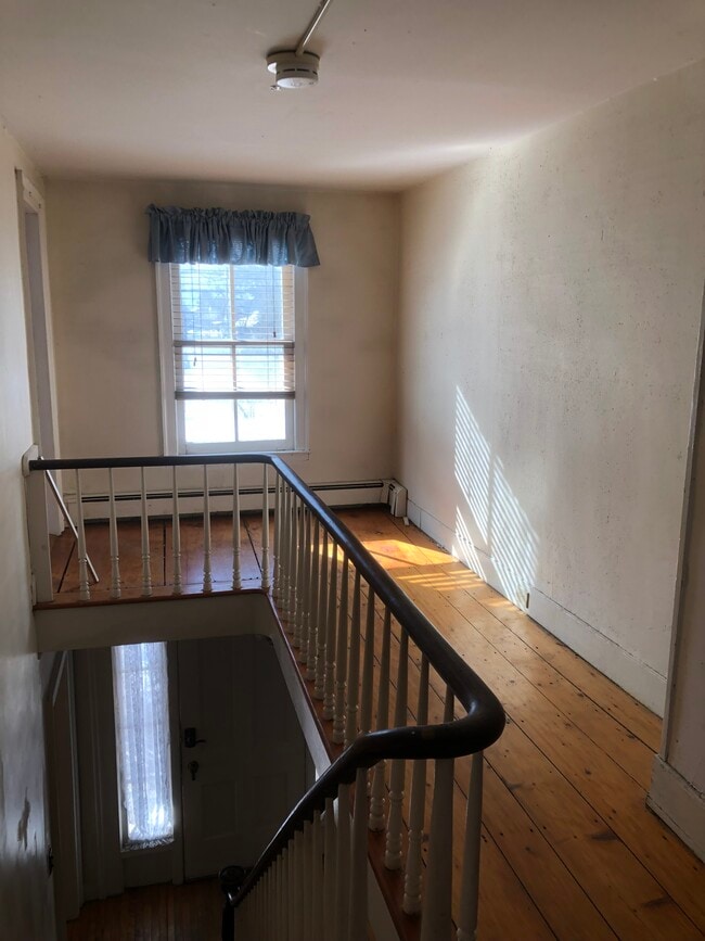 21 Seminary St