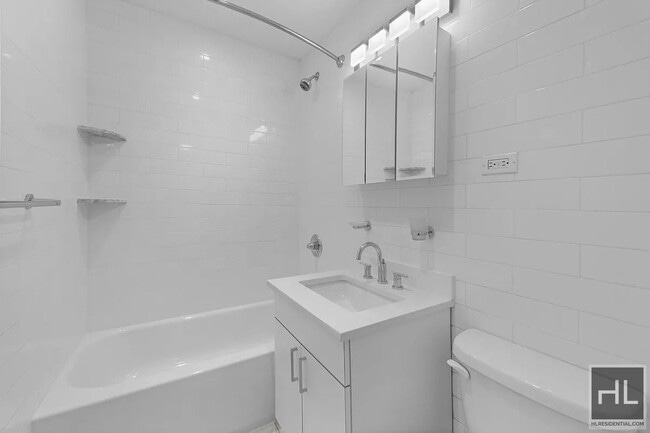 Foto del edificio - E 87 ST Near Lex. 4/5/6 & Q Train, Dishwasher & NO Broker's Fees!