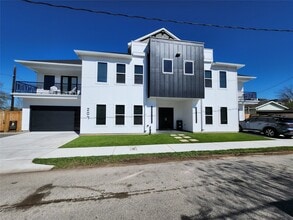 Building Photo - 207 Carl St