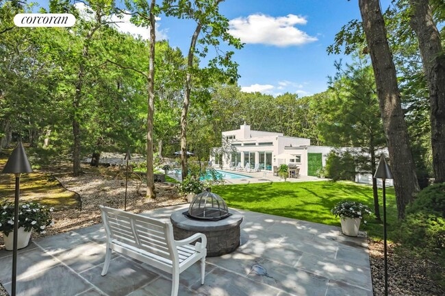 Building Photo - 45 Peconic Hills Dr