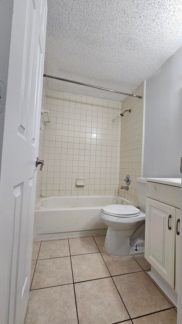 Building Photo - 2648 Sunrise Unit B