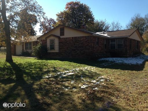 Primary Photo - 3401 1/2 N Douglas Blvd