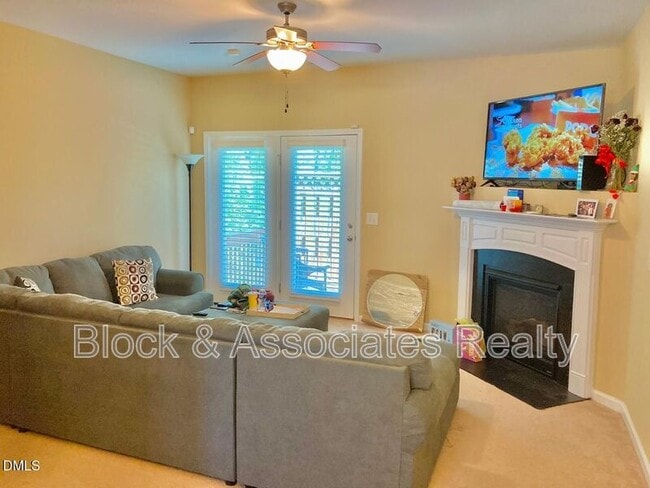 Foto del edificio - 3006 Courtney Creek Blvd
