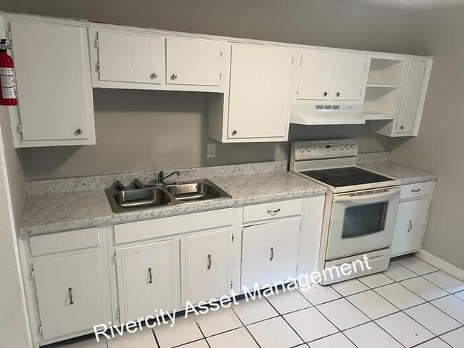 Building Photo - SECTION 8 FRIENDLY!!!! NEWLY RENOVATED READY FOR MOVE IN!!!!