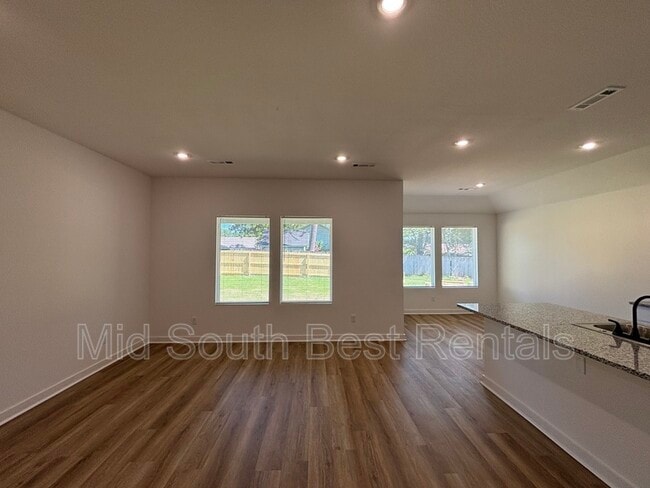 Building Photo - 8412 Oxford Valley Dr