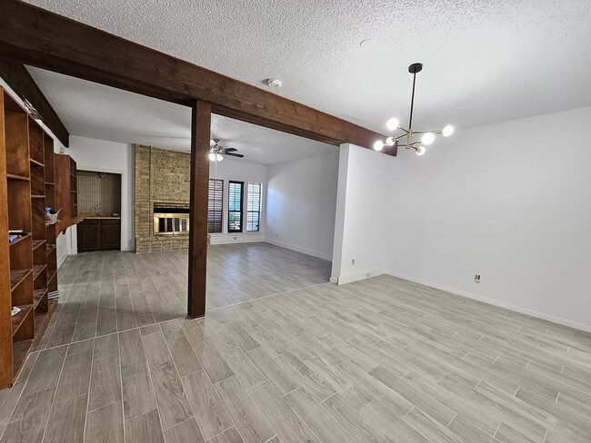 Building Photo - 1603 Saxony Ln