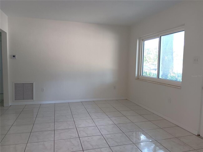 Foto del edificio - 7980 52nd St N