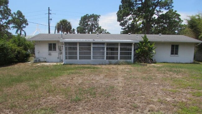 Building Photo - 6123 Crestwood Ave