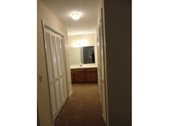 Building Photo - 110 Delorme Ct