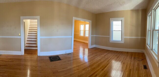 Foto del edificio - 933 Highland Ave SE