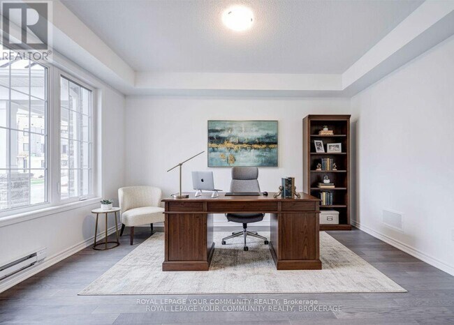 Photo du bâtiment - 3051 John McKay Blvd