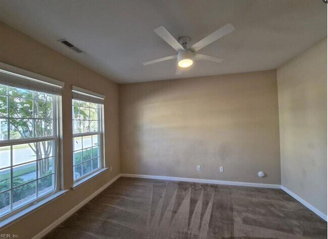 Building Photo - 279 Tigerlilly Dr