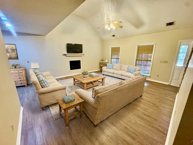 Foto del edificio - 802 N Taylor Ct