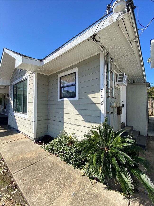 Foto del edificio - 706 Dumble St