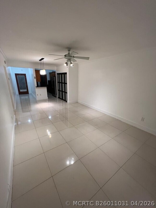 Foto del edificio - 1560 NE 127th St