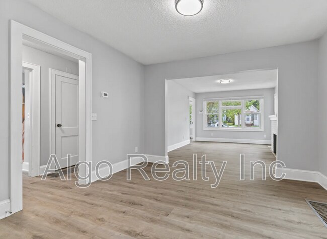 Building Photo - 2915 N Logan Ave