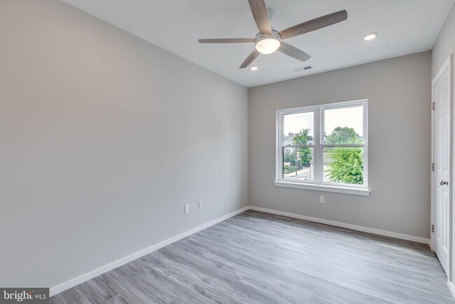 Foto del edificio - 1225 W Dauphin St