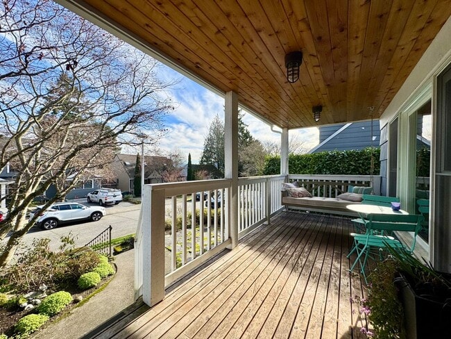 Building Photo - View Ridge Home