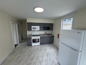 Building Photo - 79 Struyk Ave