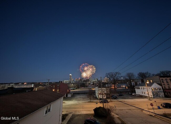 Foto del edificio - 8 Harrison Ave