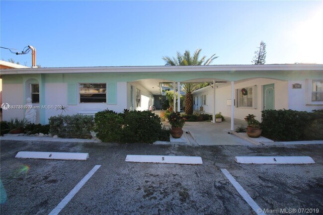 Foto del edificio - 3240 NE 16th St