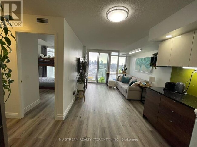 Building Photo - 121 McMahon Dr