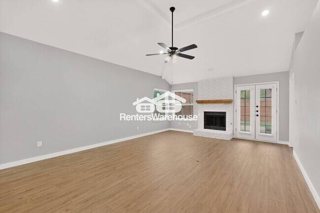 Foto del edificio - Renovated Open Floor Plan In Carrollton