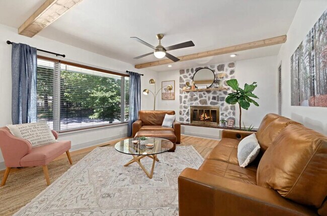 Foto del edificio - 17259 Birch Ln