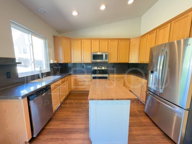 Building Photo - 6733 Summer Grace St