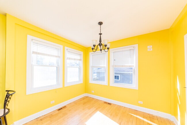 Foto del edificio - 4330 N Ridgeway Ave