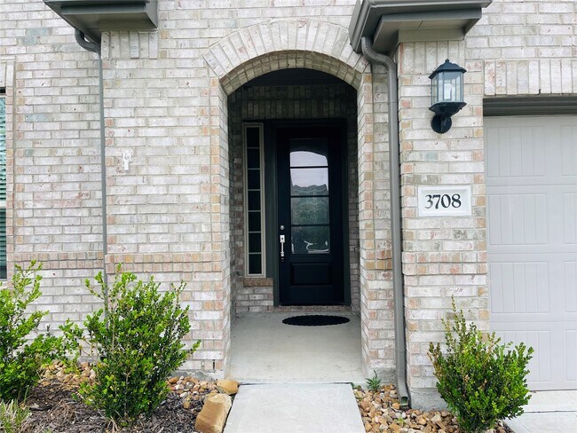 Foto del edificio - 3708 Rock Ledge Dr